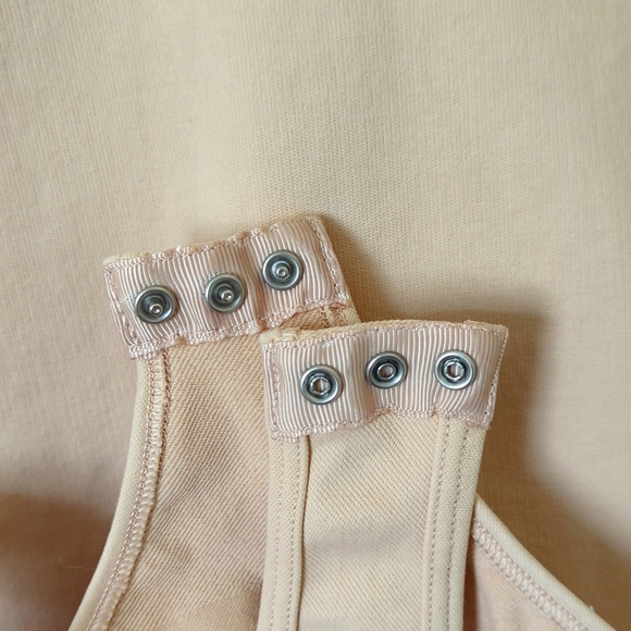 Spanx Seamless Power Sculpting Sleeveless V-neck Thong Bodysuit Soft Nude XL - Picture 7 of 11